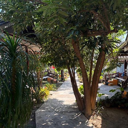 Pyramid Bangalow Ban Laem Sai Buitenkant foto